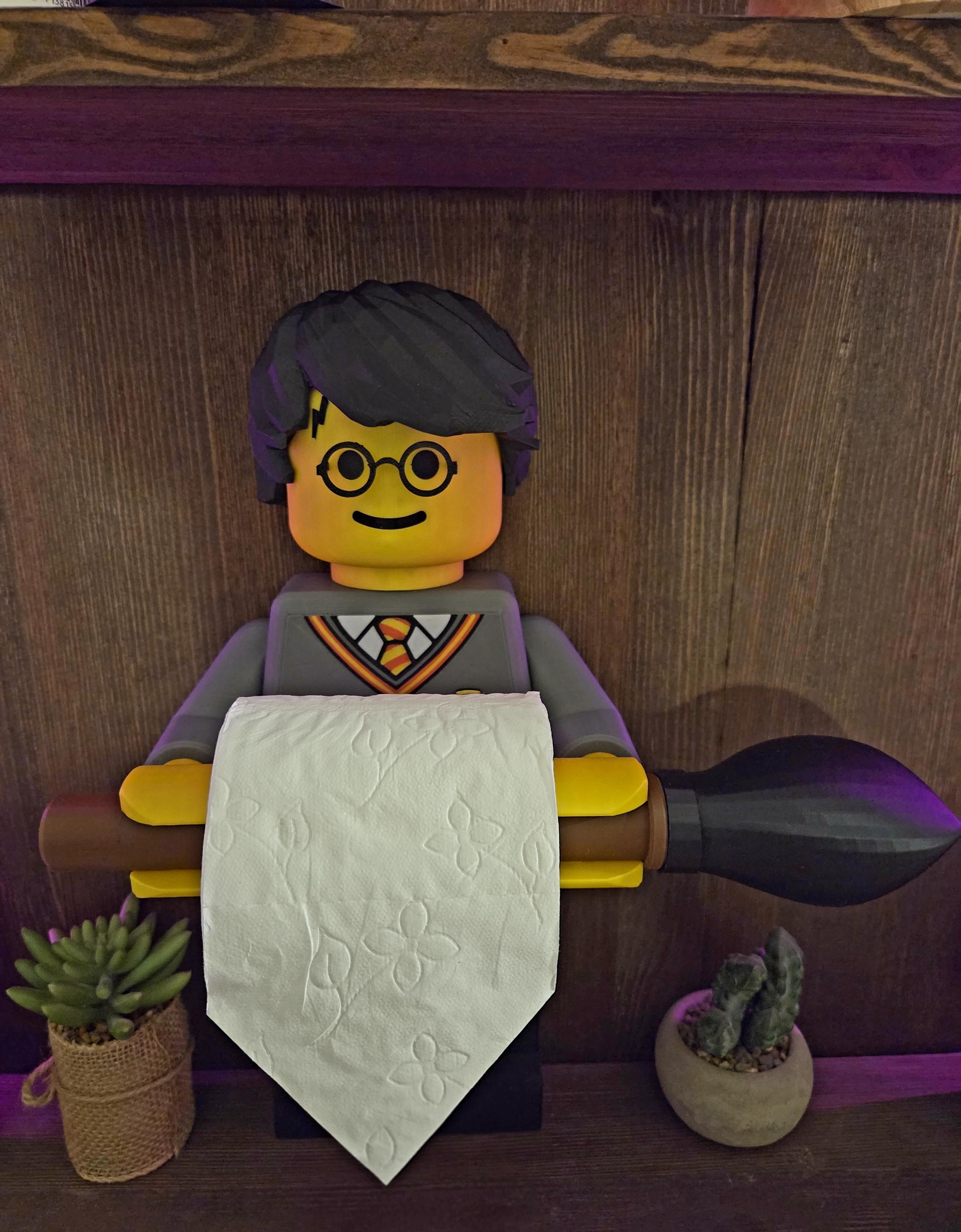 Porte Papier Toilette Sorcier Harry Potter Style Brique – Support WC Magique avec Balai – Déco Fun Salle de Bain – Cadeau Geek Fantaisie