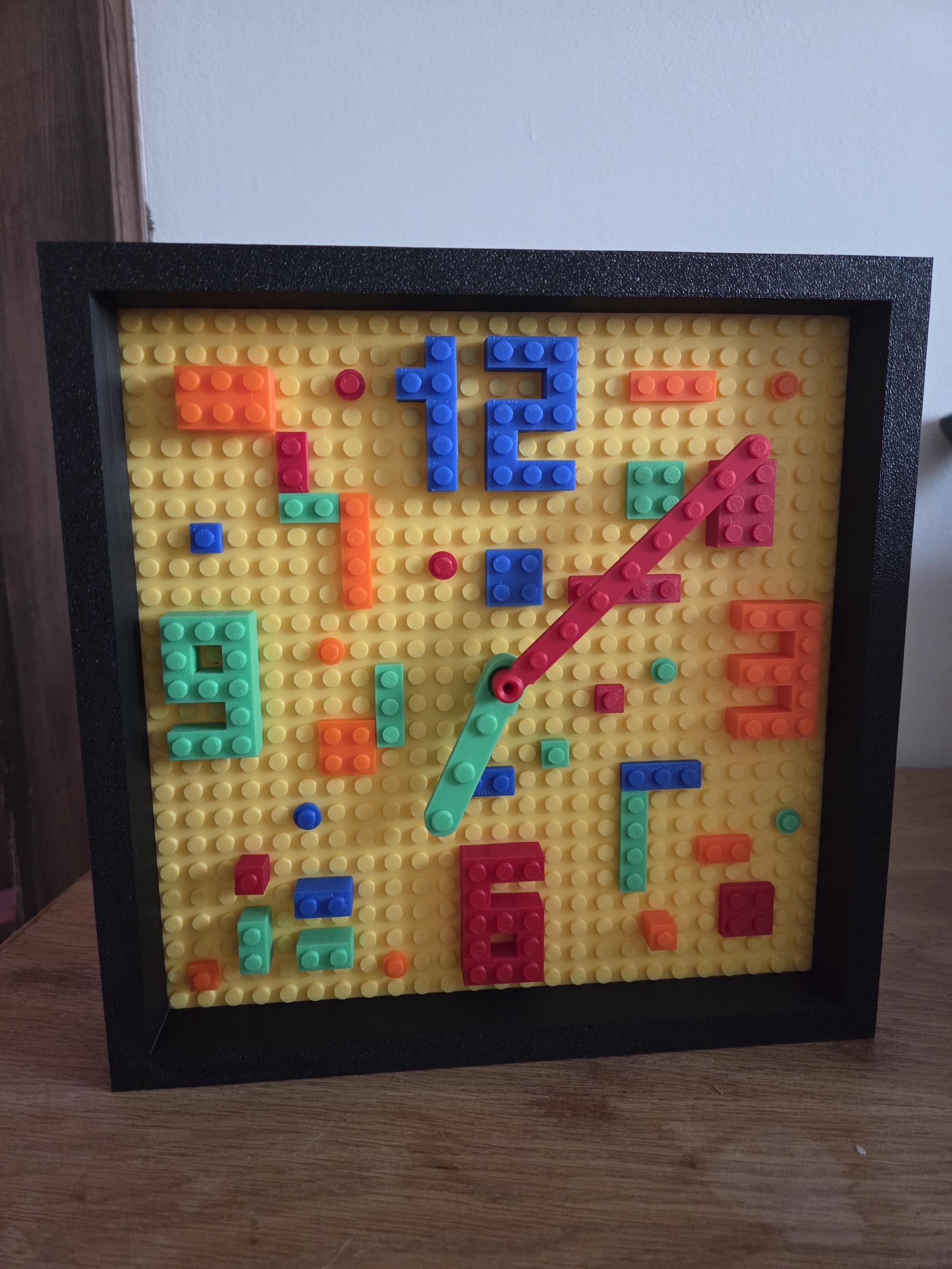 Horloge murale style briques colorées – Déco chambre enfant – Horloge design ludique – Cadeau original – Impression 3D