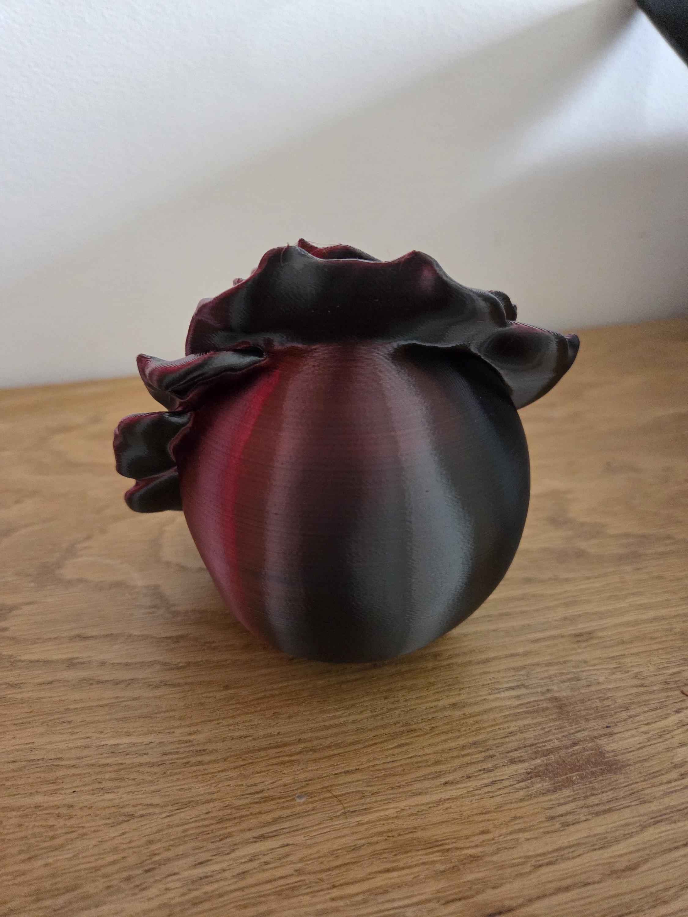 Crâne décoratif rose gothique – Sculpture romantique sombre – Décoration alternative – Impression 3D artistique