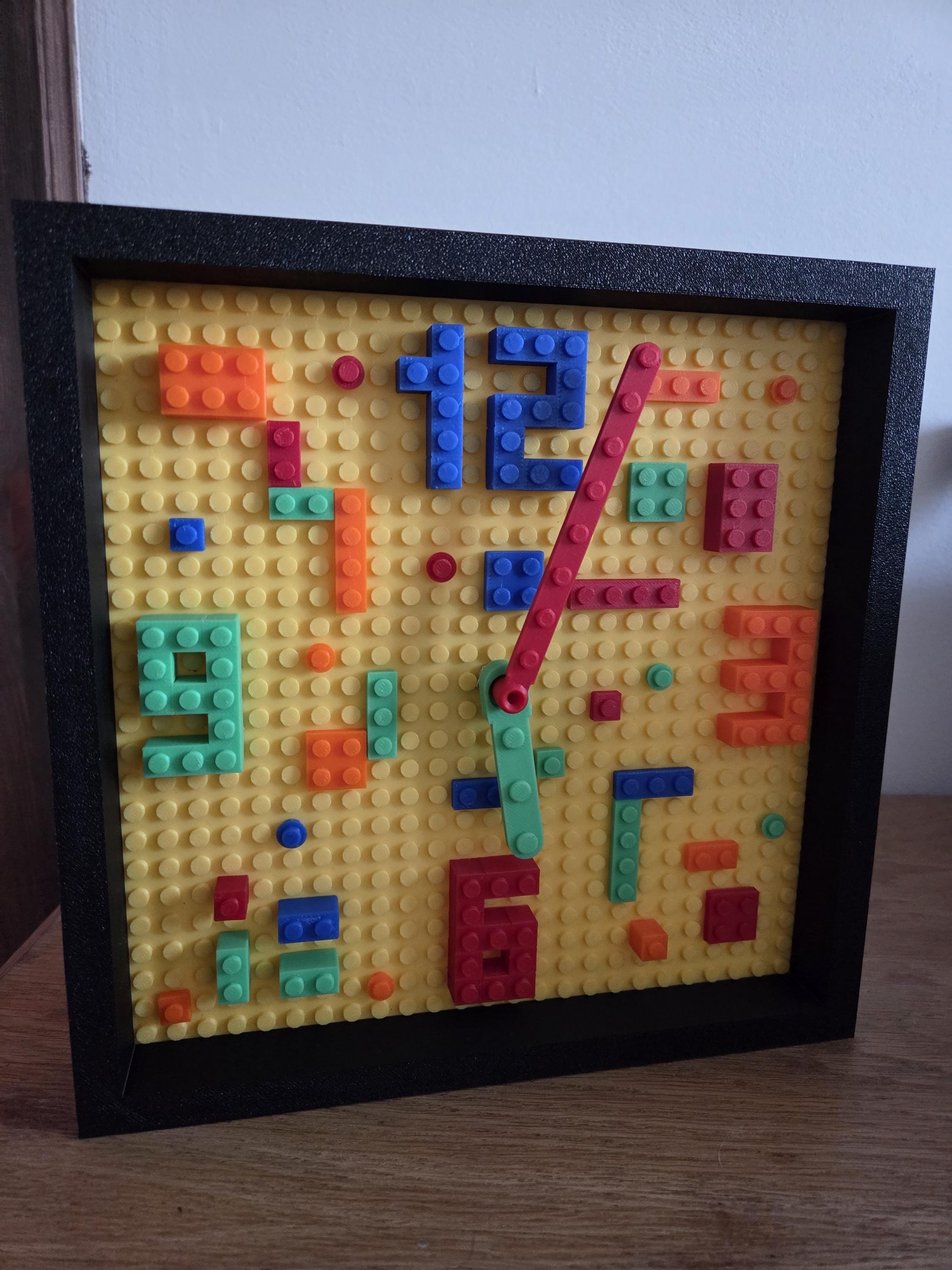 Horloge murale style briques colorées – Déco chambre enfant – Horloge design ludique – Cadeau original – Impression 3D