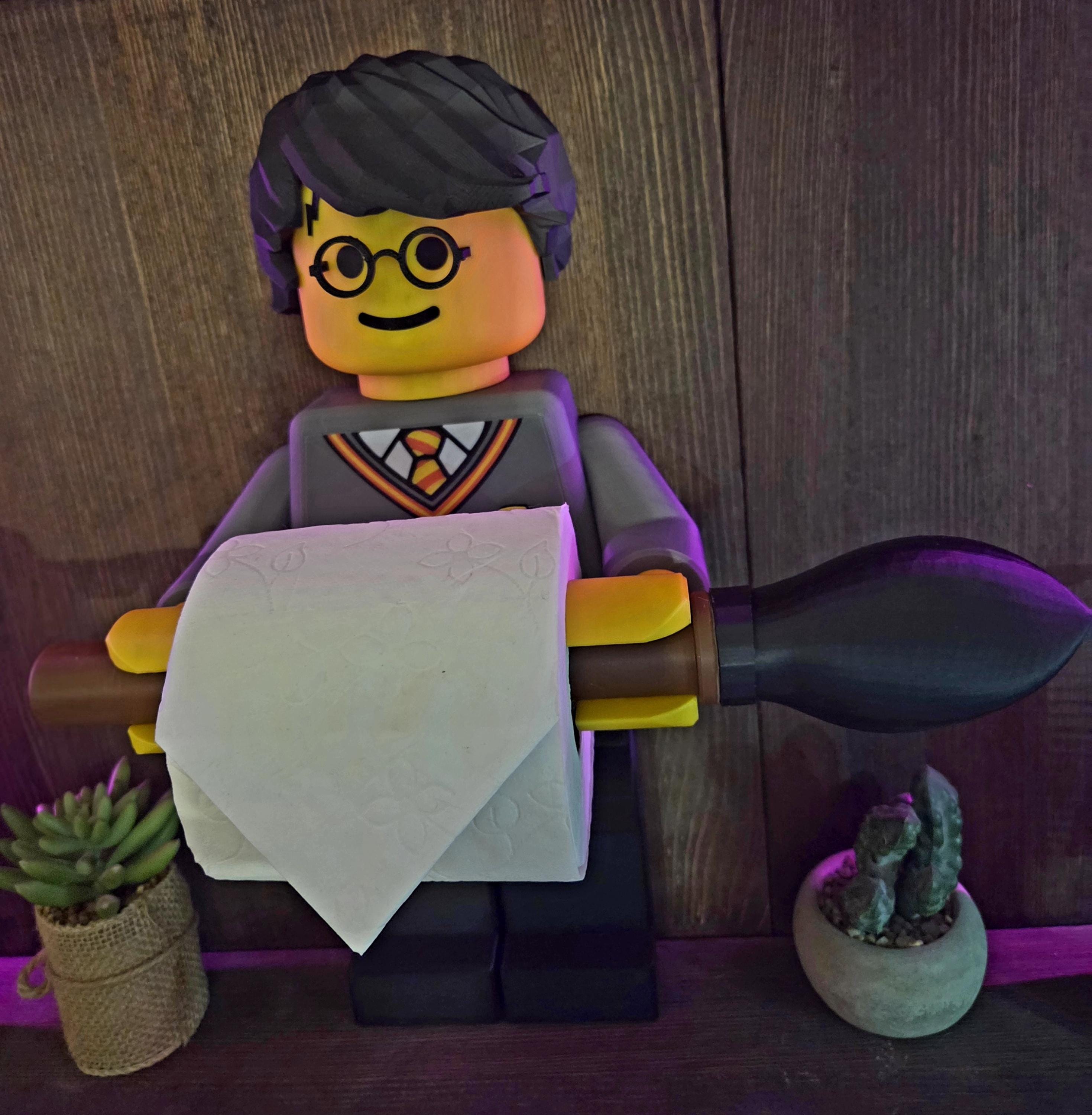 Porte Papier Toilette Sorcier Harry Potter Style Brique – Support WC Magique avec Balai – Déco Fun Salle de Bain – Cadeau Geek Fantaisie