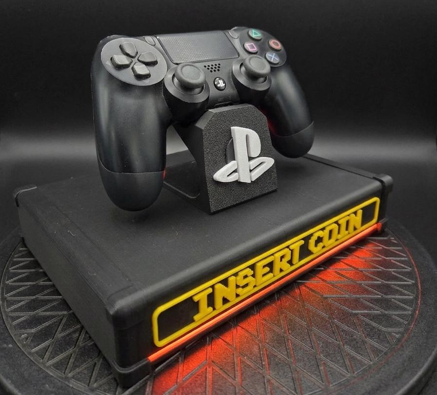 Support Manette Gaming LED Rouge – Stand Xbox PS5 Controller – Insert Coin Arcade Dock – Décoration Setup Gamer – Cadeau Geek Original