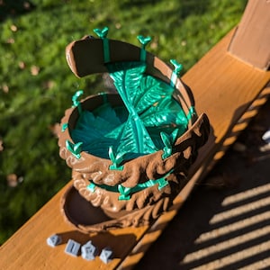 3d Printed Twisting Tree Dice Tower