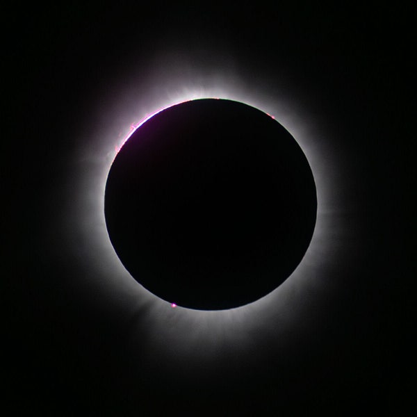 2024 Gran eclipse solar estadounidense, prominencia y corona emergente del Día de la Madre de Burlington, regalo del Día del Padre