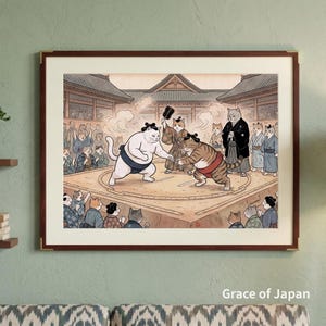Könnte beinhalten: Gerahmter Kunstdruck, der ein Sumo-Ringen zwischen zwei Katzen zeigt. Die Katzen tragen traditionelle Sumo-Kleidung, umgeben von anderen Katzen-Zuschauern und Offiziellen. Das Kunstwerk ist in einer japanischen Arena mit braunem Holzrahmen.