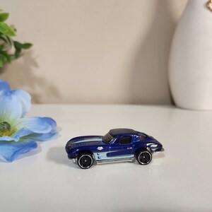 Hot Wheels 1979 Corvette Stingray Diecast Car Chevy Blue White 327