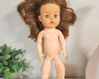 vintage des années 1960 poupée une pièce corps en vinyle - vrais cheveux - yeux endormis - vintage baby doll antique / bras / jambes pliables mobiles