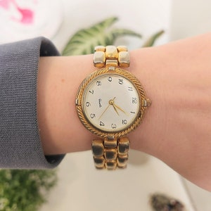 ユニークなゴールドトーンのクォーツウォッチ 横文字盤 - ヴィンテージレディースレトロブレスレット腕時計 - 彼女/女性へのギフト