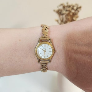 Reloj Seiko vintage dorado con correa elástica para mujer - Reloj de pulsera para mujer - Joyería elegante y delicada