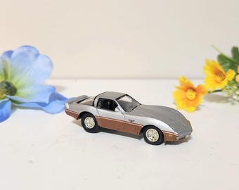 Johnny Lightning Jlcg033 Classic Gold Ver A 2003 Chevy Corvette 50th Anniversary