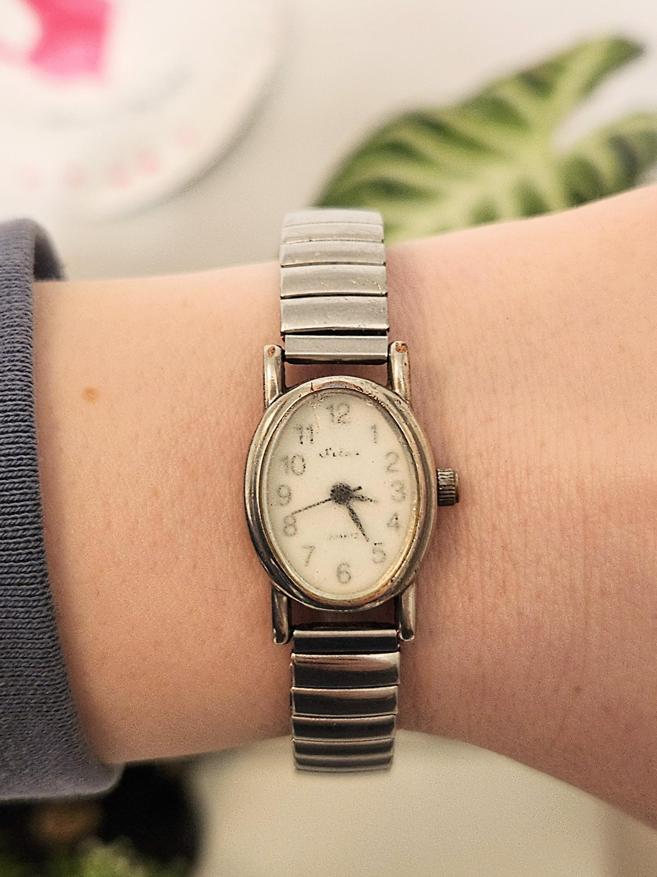 Vintage Silex Ladies Quartz Watch Silver-tone Elastic