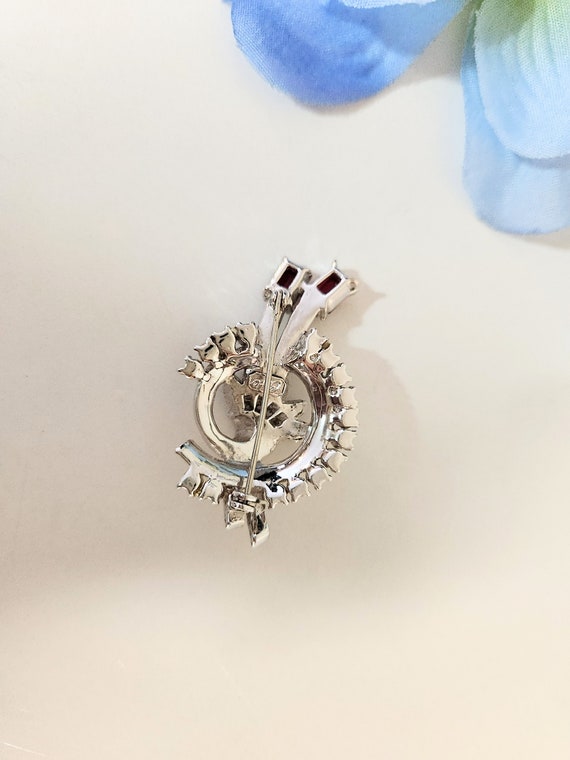 chevalière en or ornée d'un petit diamant ,poinçon tête d'aigle PB:7.2 chevalière en or ornée d'un petit diamant ,poinçon tête d'aigle PB:7.2
