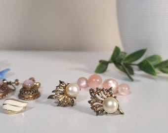 Orecchini in stile antico in oro con diamanti Orecchini in stile antico in oro con diamanti