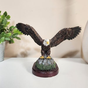 Vintage Bald Eagle Statue / Figurine