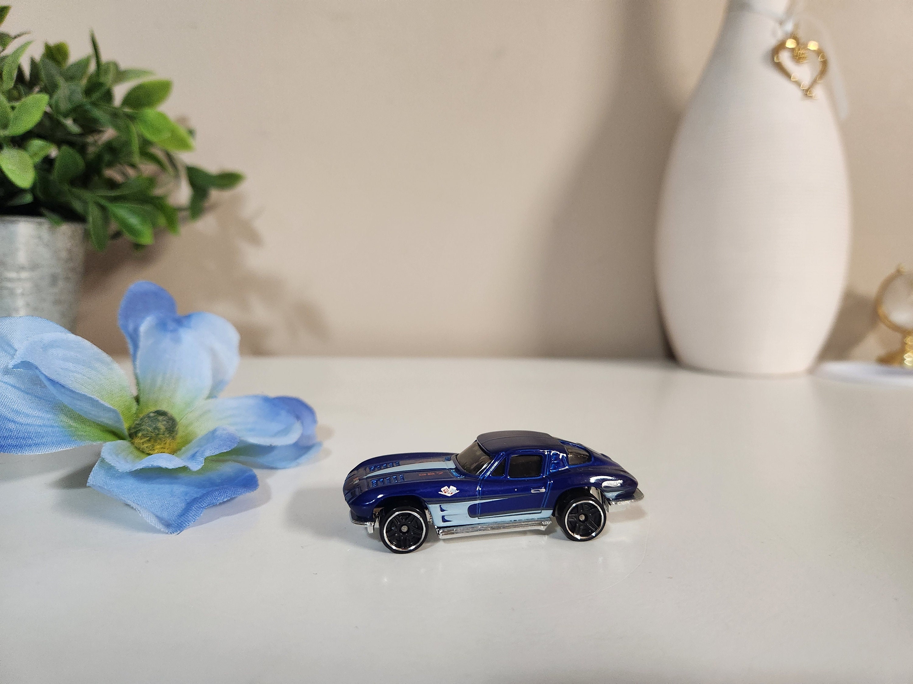 Hot Wheels 1979 Corvette Stingray Diecast Car Chevy Blue White 327