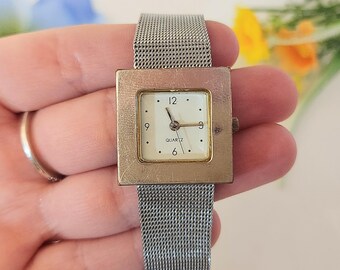 Vintage gold and silver tone Focus ladies watch Ladies Focus Gold Vintage Watch Petite Quartz New Battery  main image 2