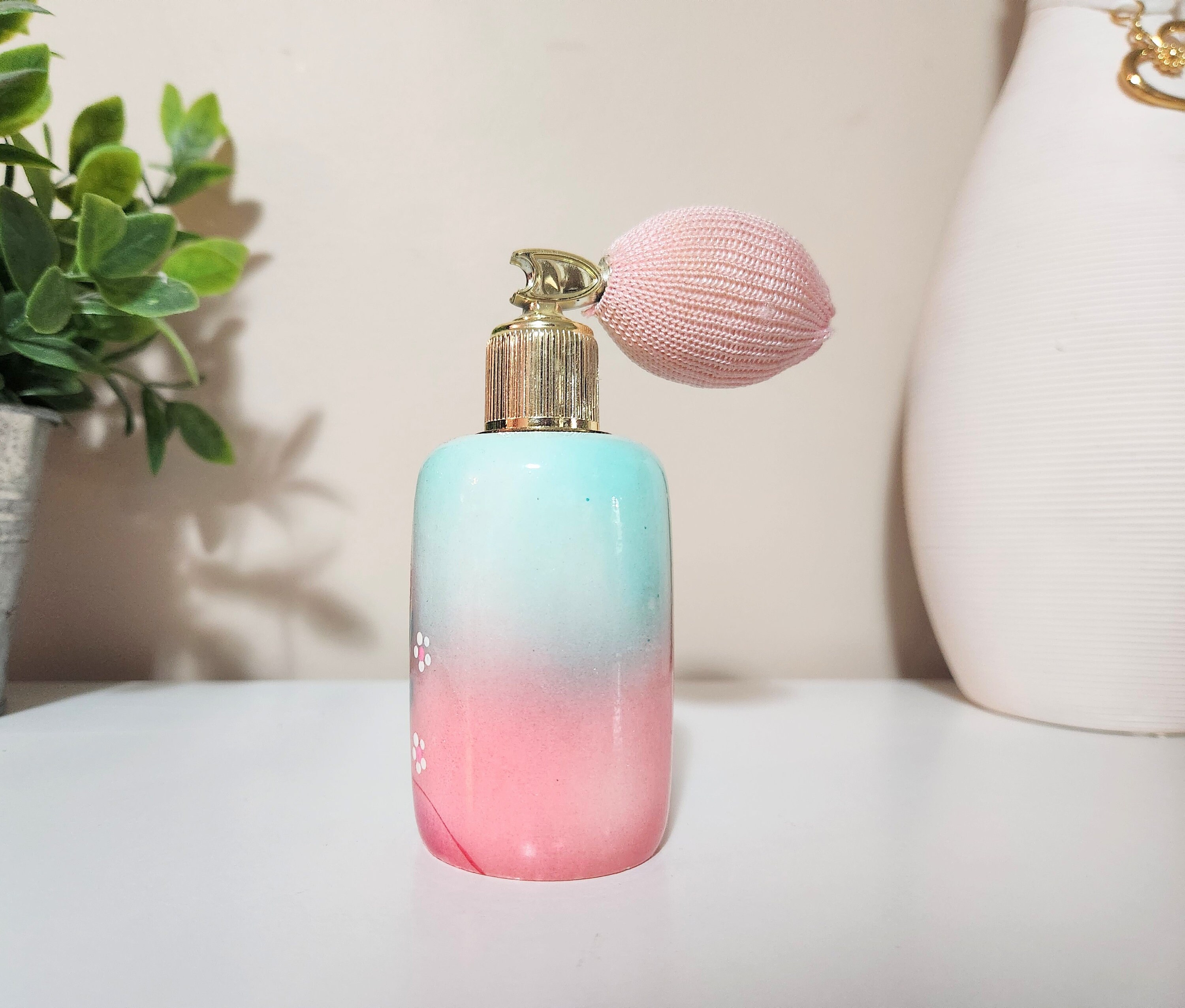 イタリア製、パフ/アトマイザー付きヴィンテージ純正アラ