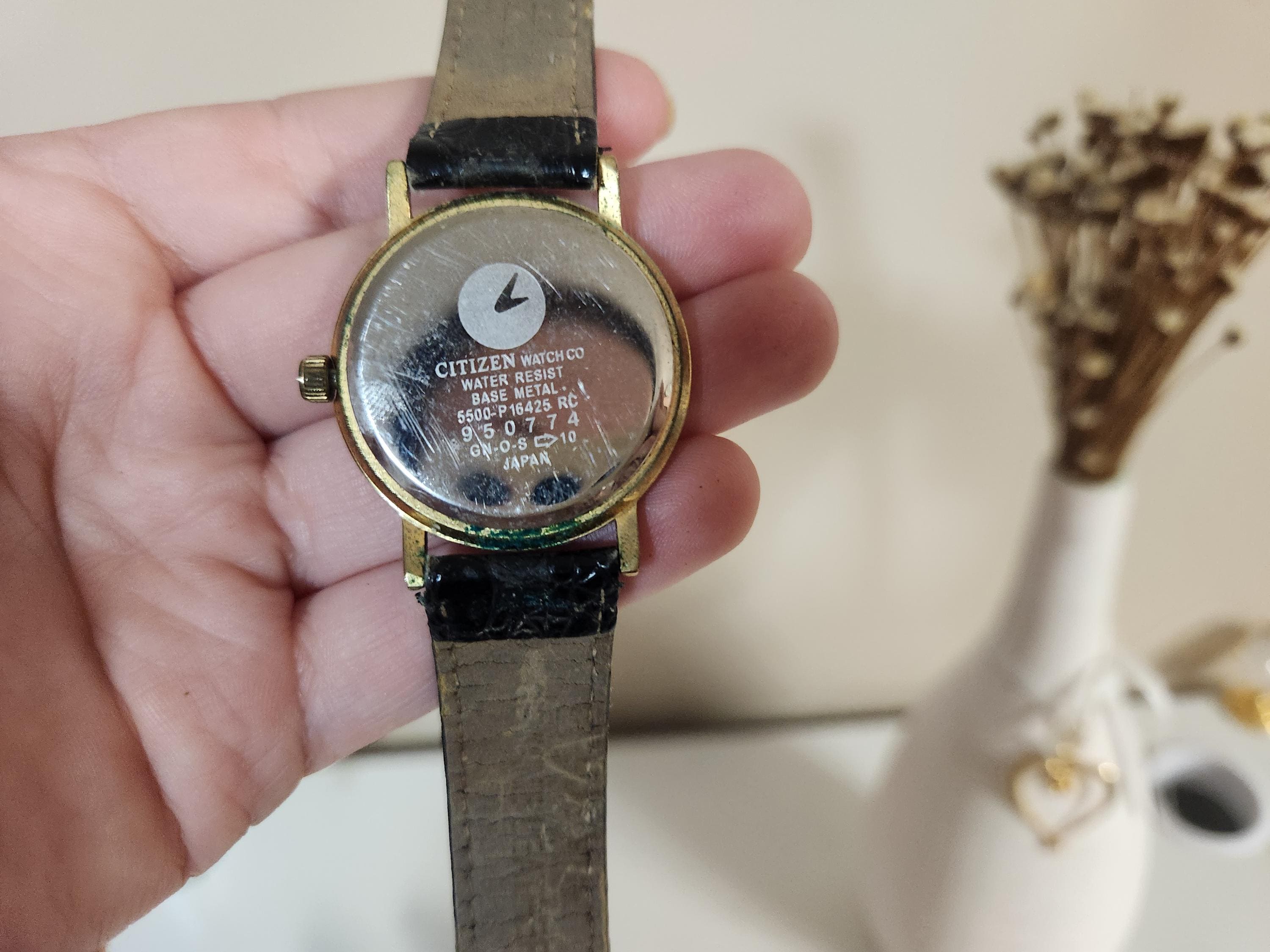 Vintage Citizen Wristwatch Gold Tone Black Band | Ladies