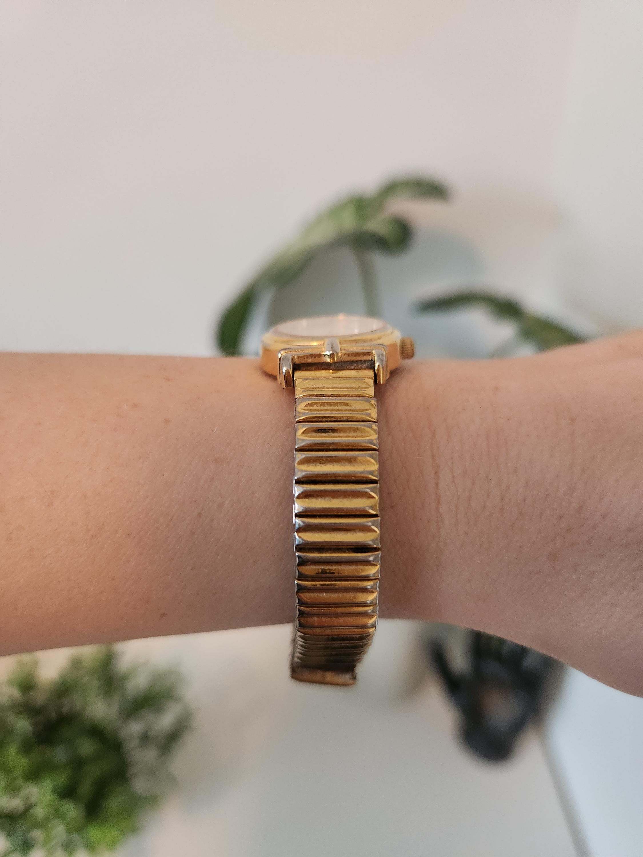 Vintage Caravelle by Bulova Gold-tone Ladies Fashion Wrist  display picture 2
