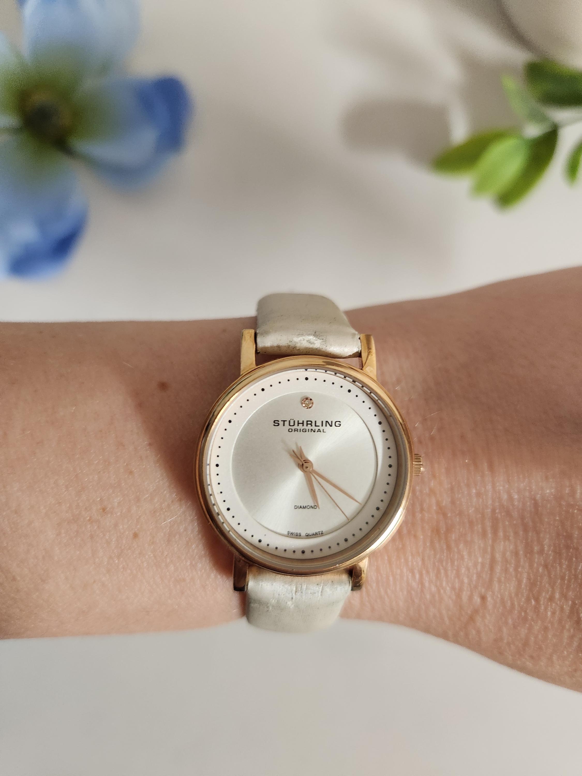 Stuhrling Original Women's Symphony スイスクォーツ スワロフスキークリスタルベゼルレザーウォッチ 651 シリーズ (ブラウン/ゴールド) 並行輸入品 Stuhrling Saylor Mother of Pearl Dress Watch in Metallic | Lyst UK