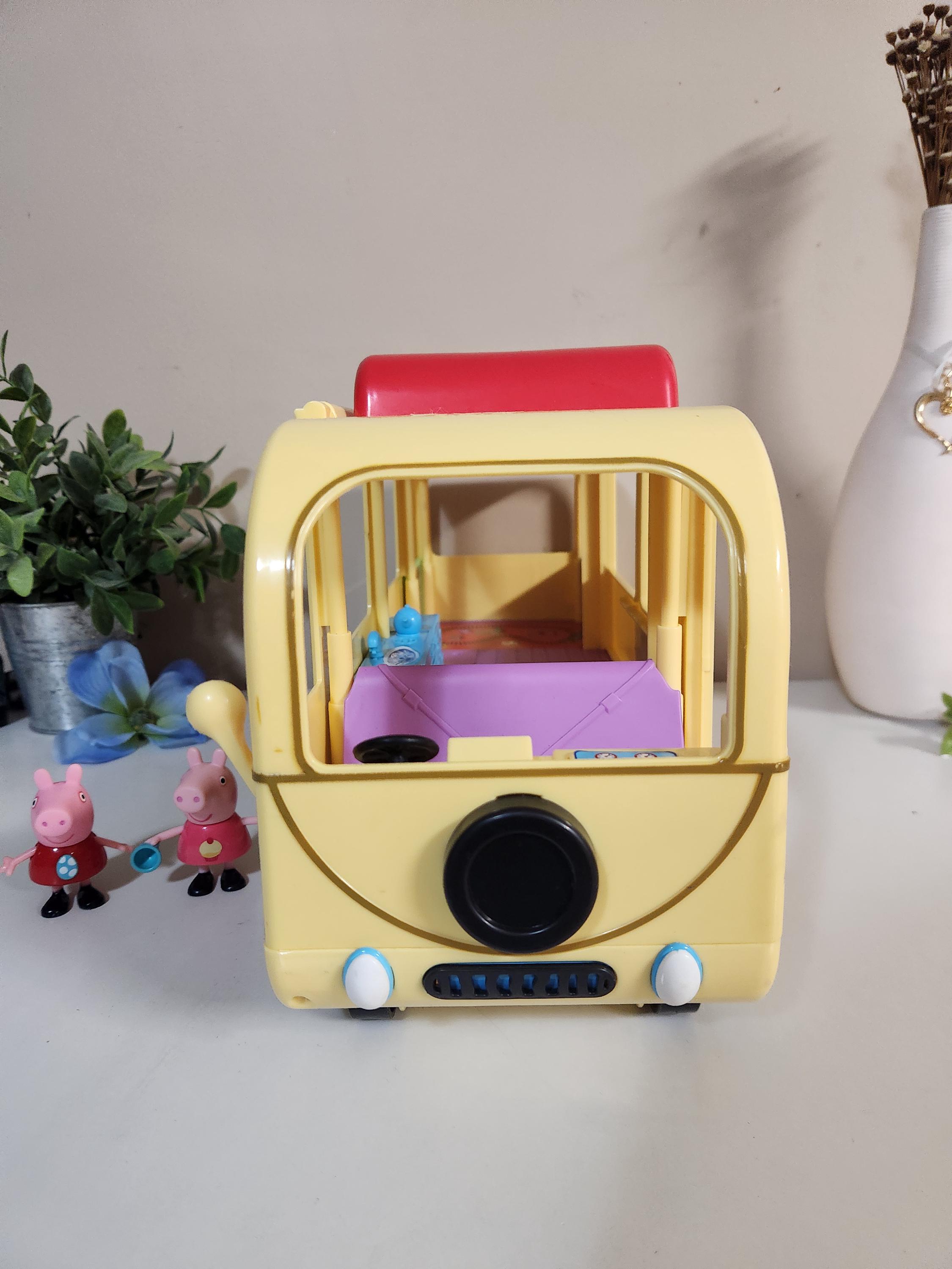 Peppa Pig Transforming Camper Van / RV With Figures Peppa Pig Transforming Camper Van / RV With Figures