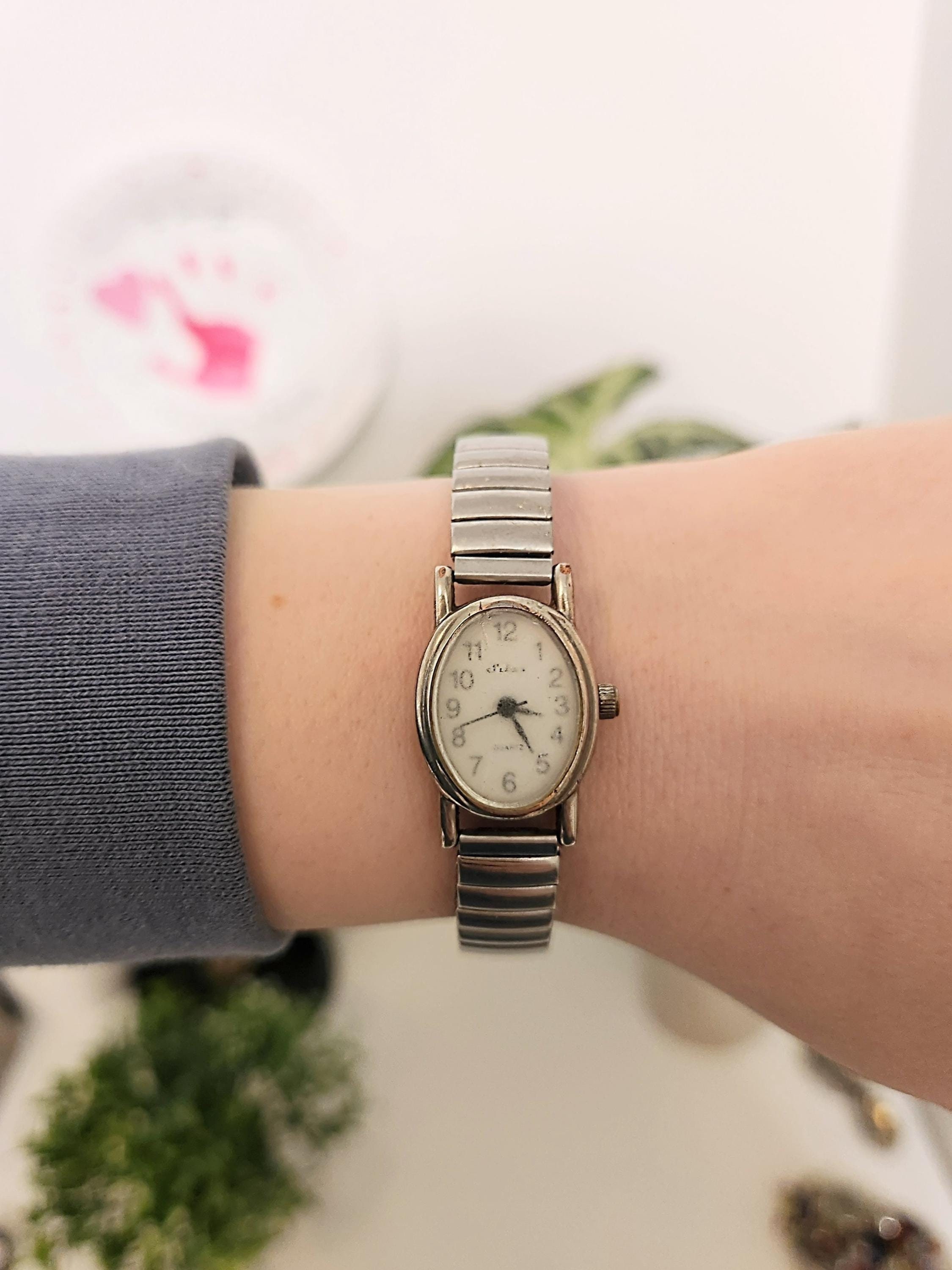 Vintage Silex Ladies Quartz Watch Silver-tone Elastic