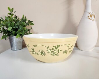 Vintage Pyrex Shenandoah 403 Mixing Bowl 1980s Nesting Bowl Flores Verdes Amarillas