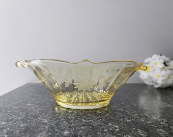 Lancaster vintage élégant bol en verre creux jaune en verre, poignées à double volute, feuille de fleur gravée/conception de feuilles