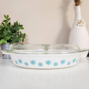 Vintage Pyrex Turquoise Snowflake Divided Casserole Dish with Lid, 1 1/2 Qt, Pyrex Snowflake Oval Divided Dish, Turquoise on White Pyrex