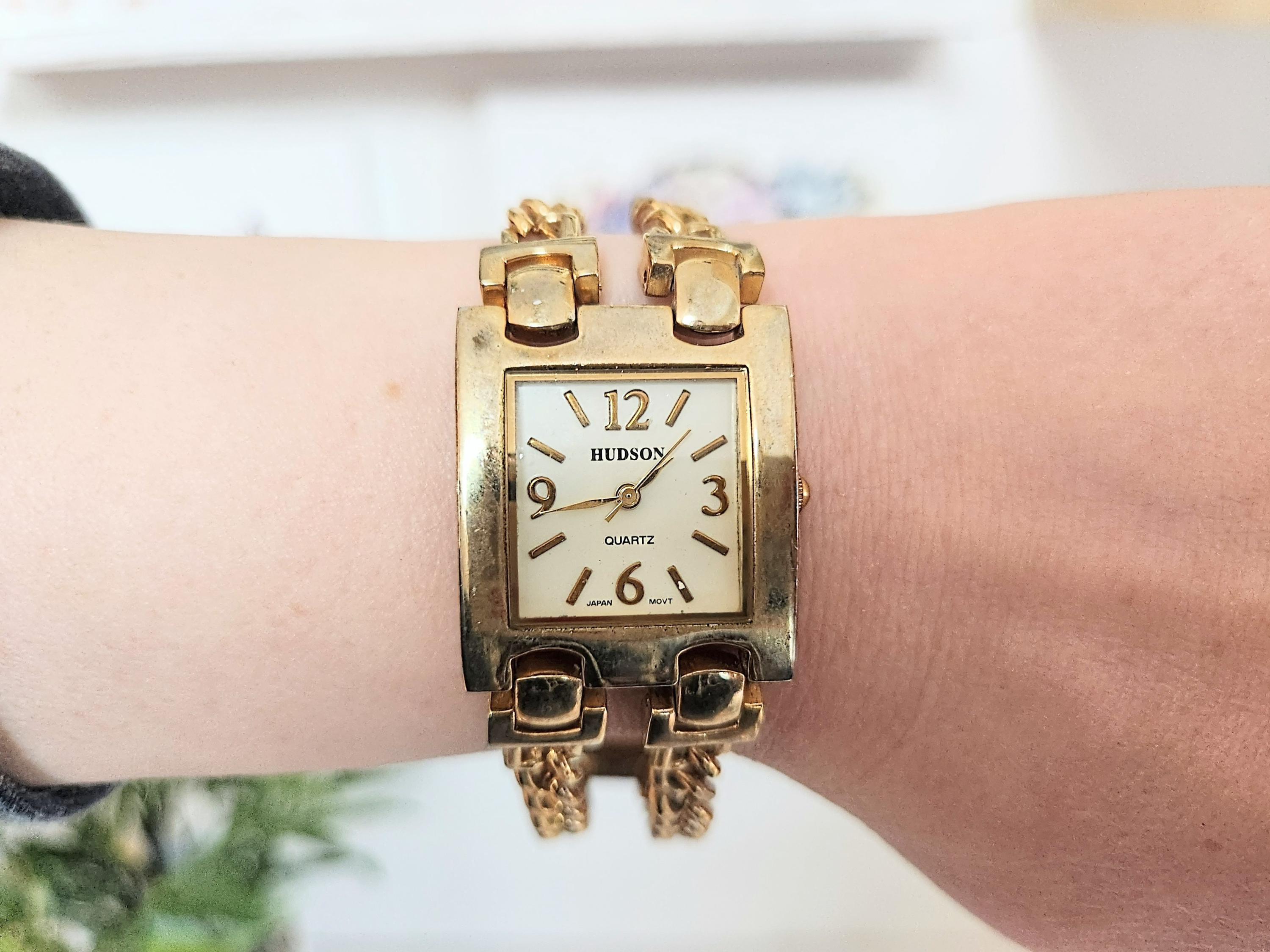 Vintage Hudson Gold Chain Watch Women display picture 1