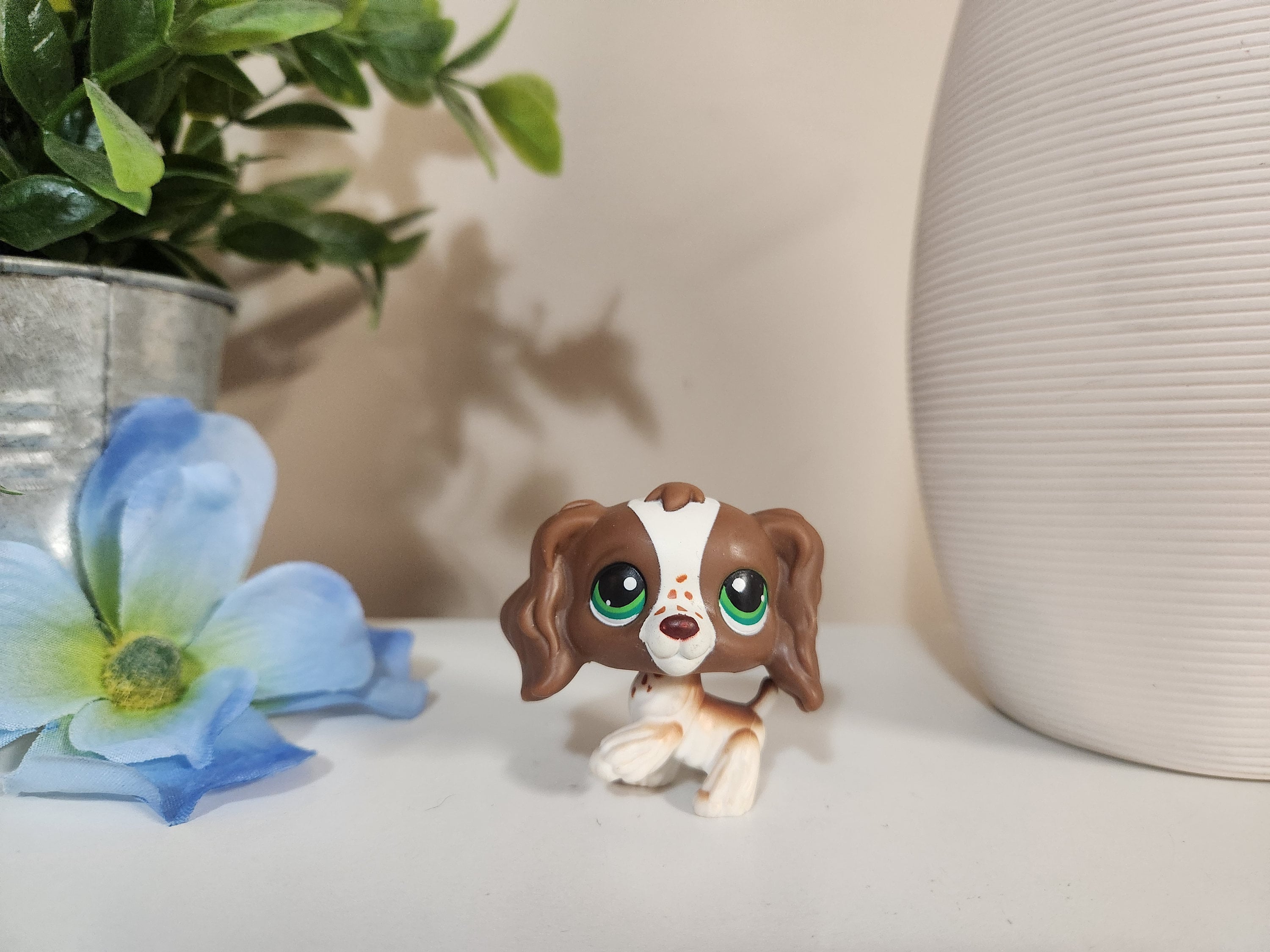 Littlest Pet Shop LPS Cocker Spaniel Dog #156 Brown, White Green
