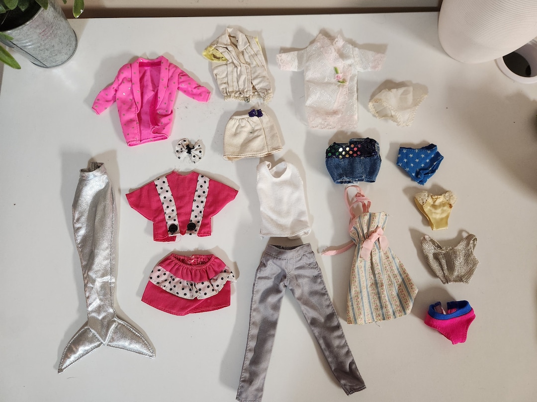 Lot Ken Barbie Vintage Années 90 Avec Vêtements - Cheveux Bruns - Occasion état Variable