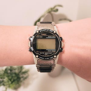 Vintage Timex Atlantis 100 Digital Mens Gray Triathlon Indiglo