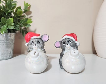 Vintage Weihnachten Salz und Pfefferstreuer - 1980er Jahre Vintage Küche - Gewürzstreuer - Maus Mäuse halten Ornament/Kugelbirne