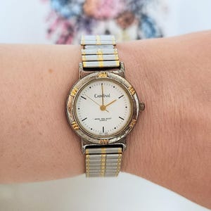 Reloj clásico Cardinal Expansion para hombre, plateado/dorado, con correa elástica bicolor, reloj de pulsera vintage de cuarzo para caballero, ideal para negocios, estilo informal y moderno.