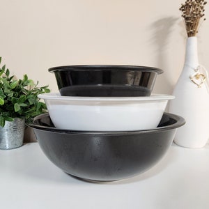 Vintage Pyrex Black and White Clear Bottom Mixing Bowl Set | Vintage Pyrex Complete Set of 3 | Vintage Pyrex | Nesting Bowl Set of 3