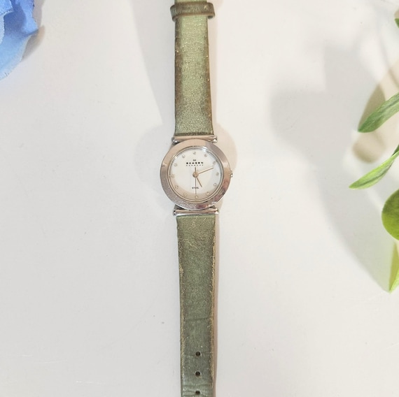 Vintage Skagen Denmark Wristwatch Diamond Silver Women Needs New Band & BATTERY Skagen 233sss Wrist Watch for Women Needs A Battery  main image 3