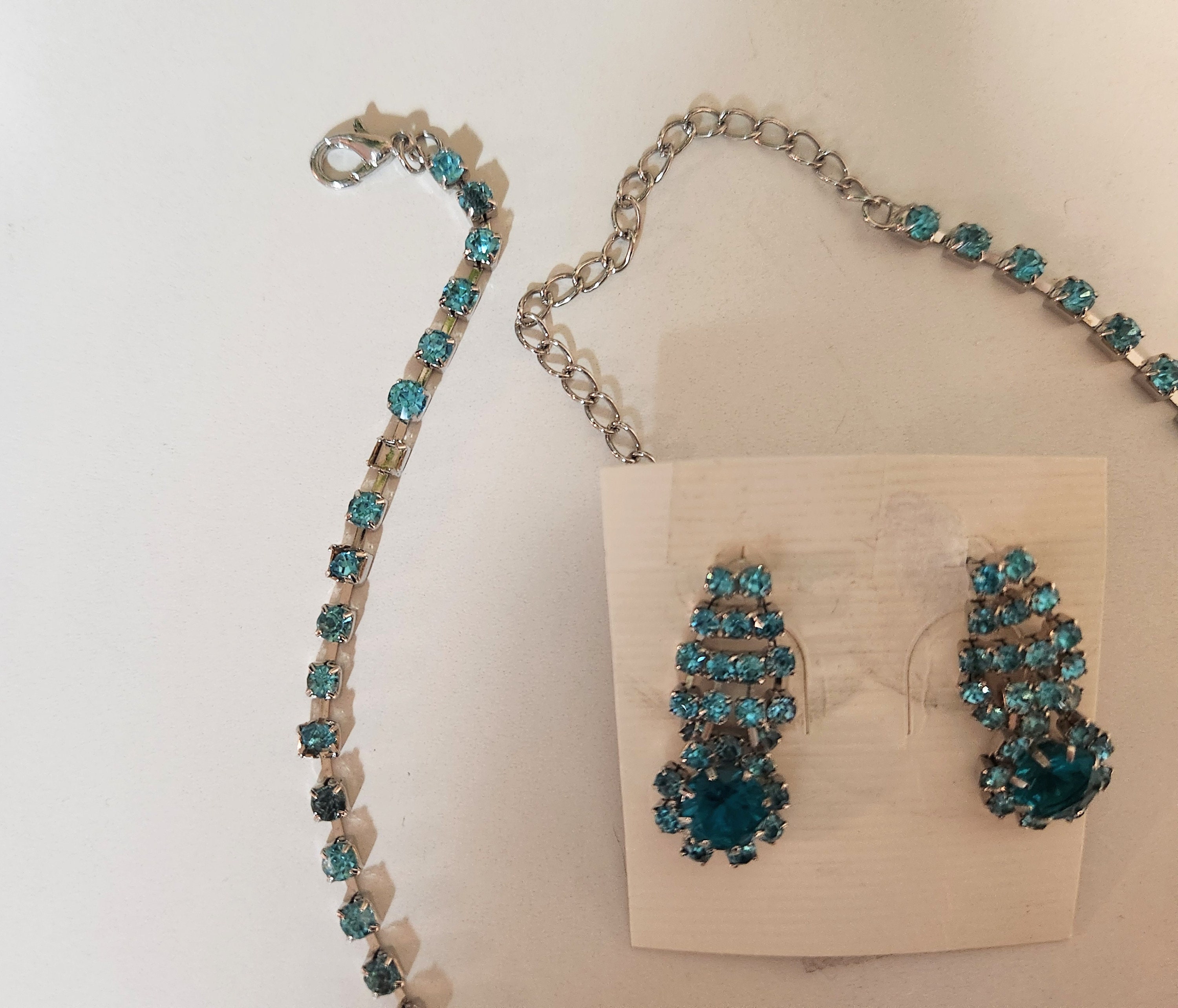 Ensemble Bijou Pendentif Et Boucles D'oreilles Bleu Turquoise - Signé KC, Ton Argenté - Occasion