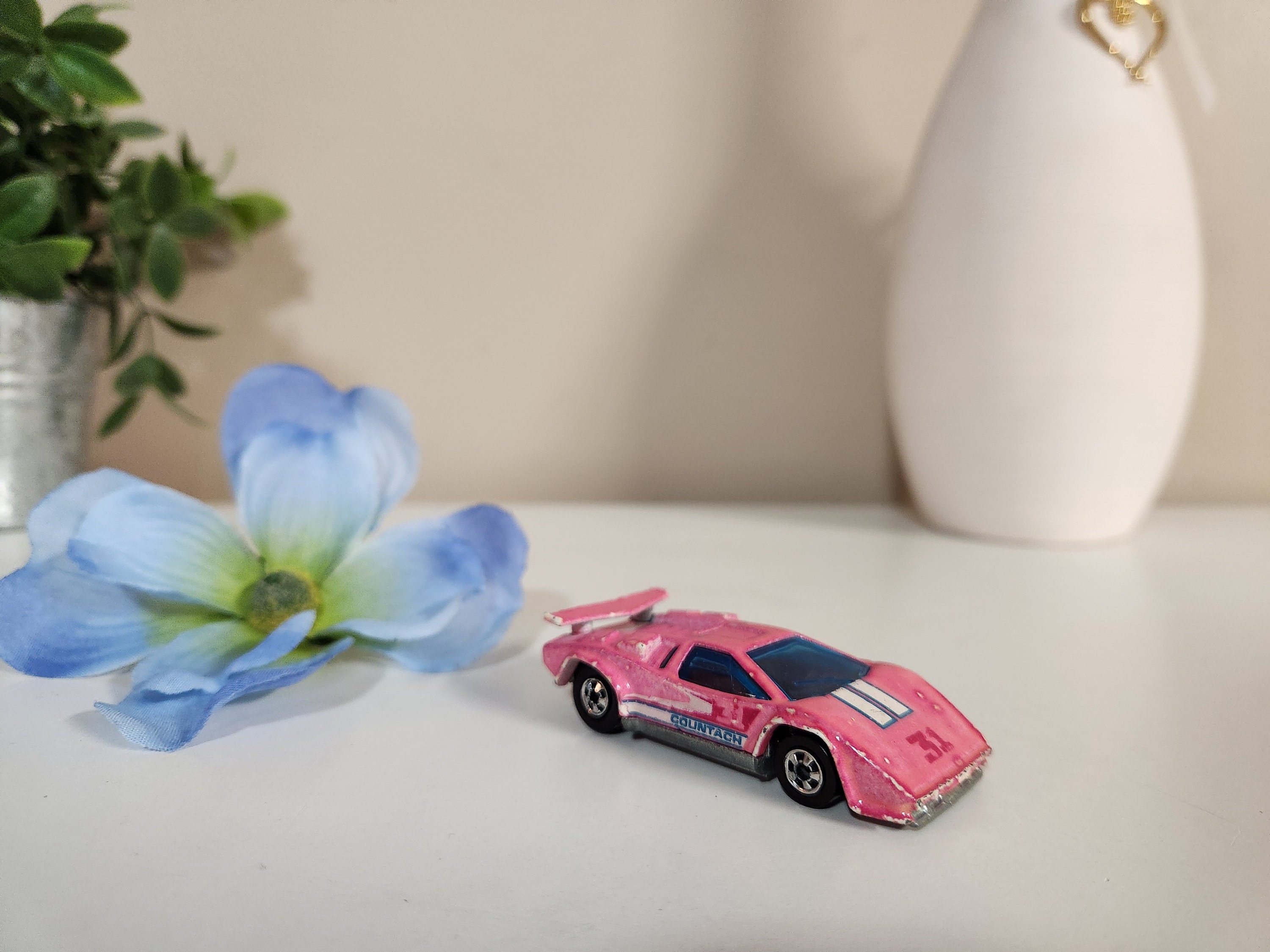Hot Wheels 1987 Pink Lamborghini Countach Malaysia Diecast 1:64 Scale Model