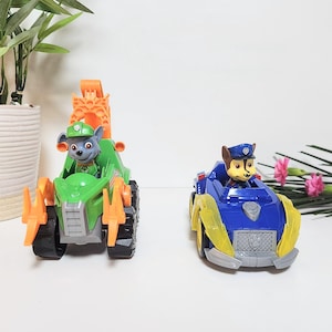 Paw Patrol-achtervolging en Rocky-speelgoedvoertuigen met karakters-politiewagen/recycle vuilniswagen-verzamelset van 2 auto&#39;s/figuren-kinderen cadeau-zoon-kind
