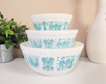 Raro juego de cuencos para mezclar Pyrex Amish Butterprint de la década de 1950 - Cuencos para mezclar con anidación blanca turquesa Pyrex vintage