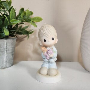 Precious Moments Enesco 2004  Figurine Boy For His Precious Love