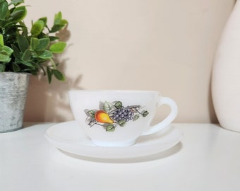 Tasse à thé et soucoupe Arcopal Fruits de France / 1970 / Verre opale fabriqué en France, cadeau d'anniversaire de collectionneur, Noël