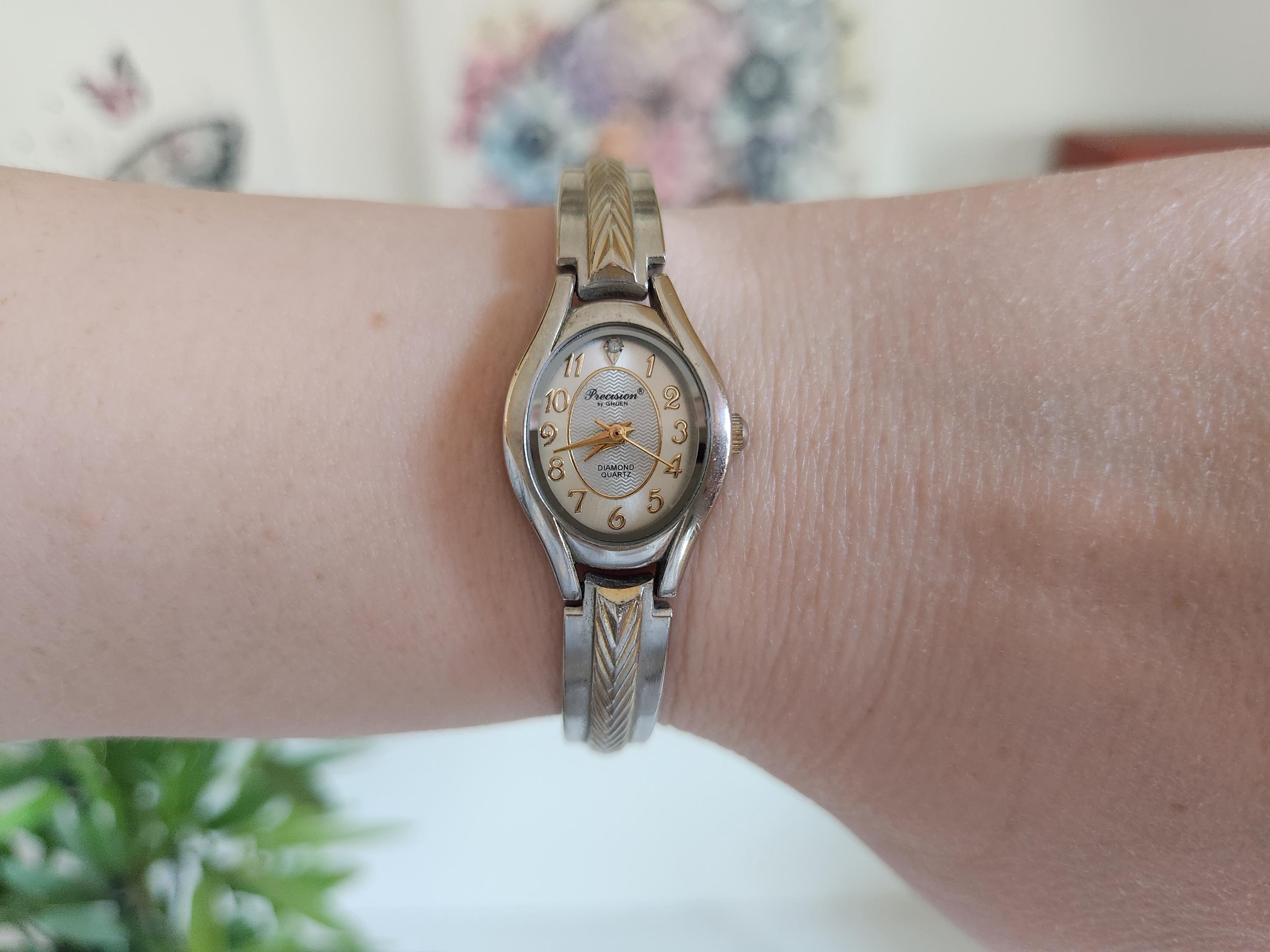 Vintage Gruen Mother of Pearl Genuine Diamond Quartz Ladies Watch Vintage Women main image 2