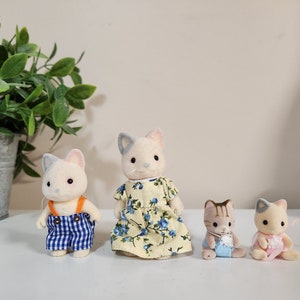 Sylvanian Families VINTAGE Whiskers Cat Family of Four Calico Critters