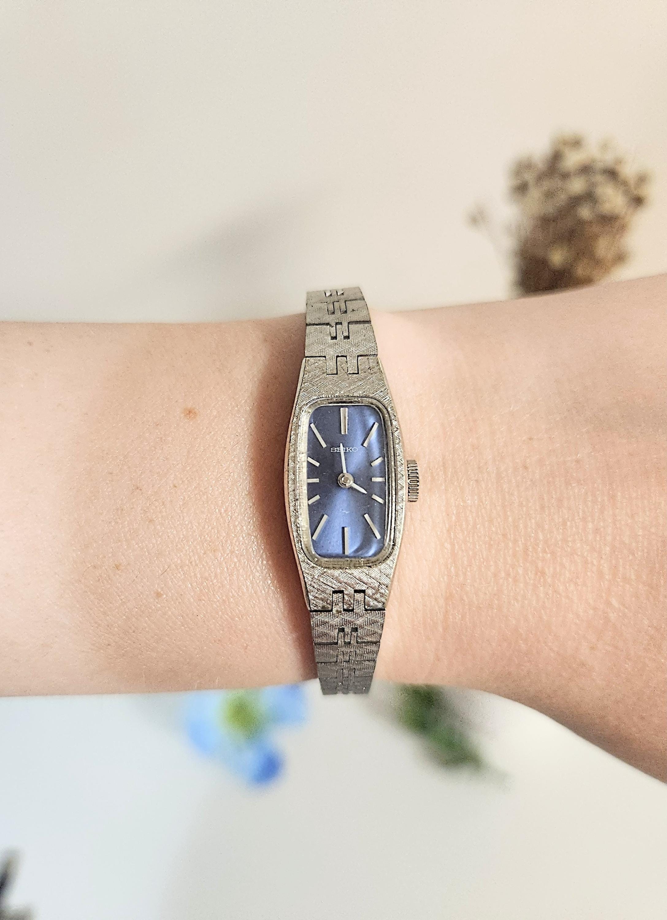 Seiko Women's Wind-up Watch 1520-3629 Silver-tone Vintage Retro