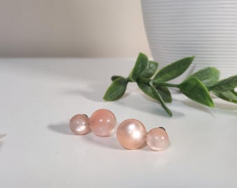 Lotto di orecchini vintage a vite/clip-perla di opale sintetico-perlina a goccia rosa-smalto bianco/tono oro-gioielli anni '50/'60-moda-regalo per lei - Italia