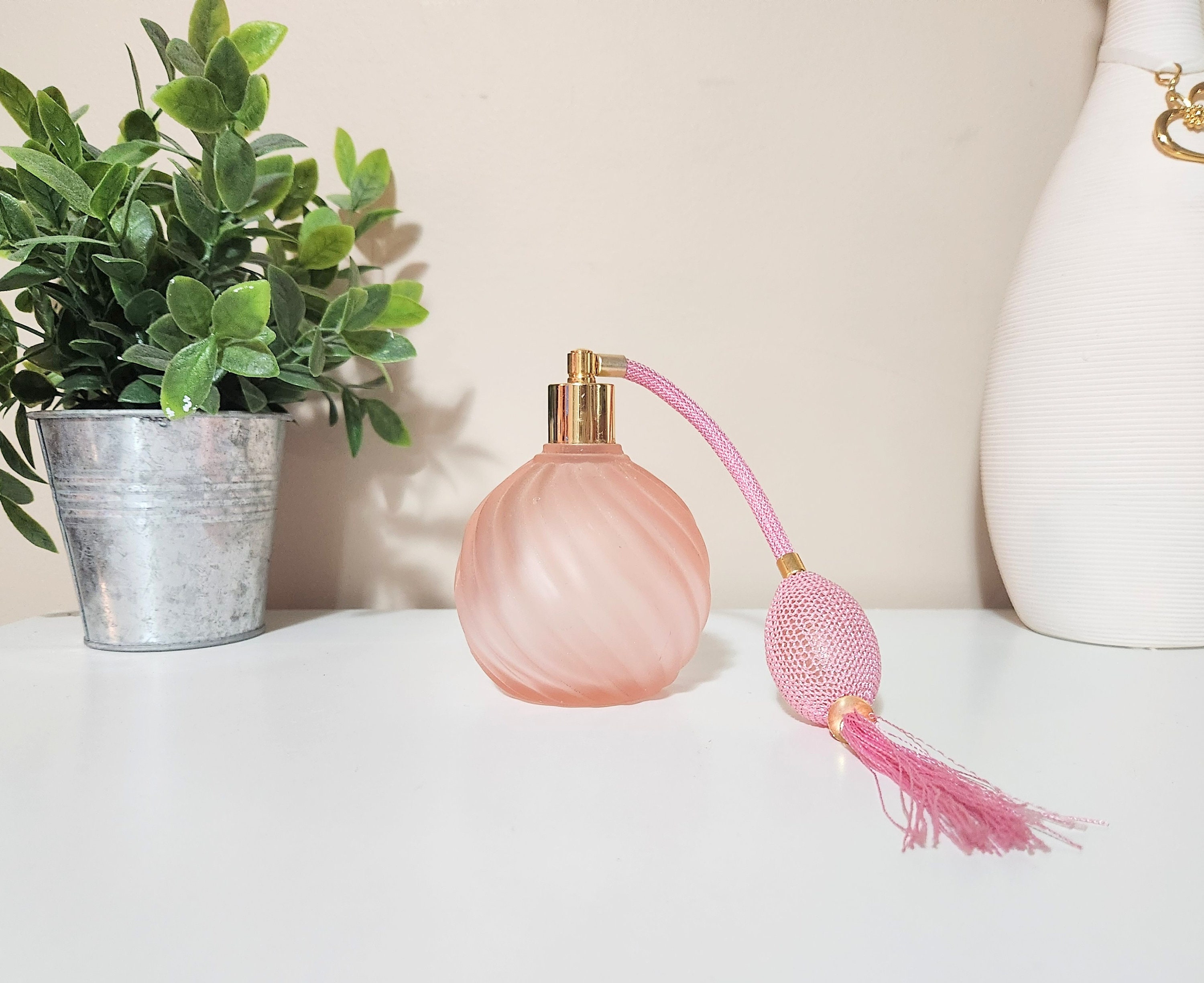 Vintage Pink Perfume Bottle With Puffer/atomizer Vintage Vanity