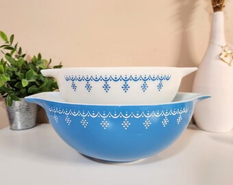 Vintage 1970s Pyrex Snowflake Cinderella Blue Garland Nesting Mixing Bowls, 443 / 444