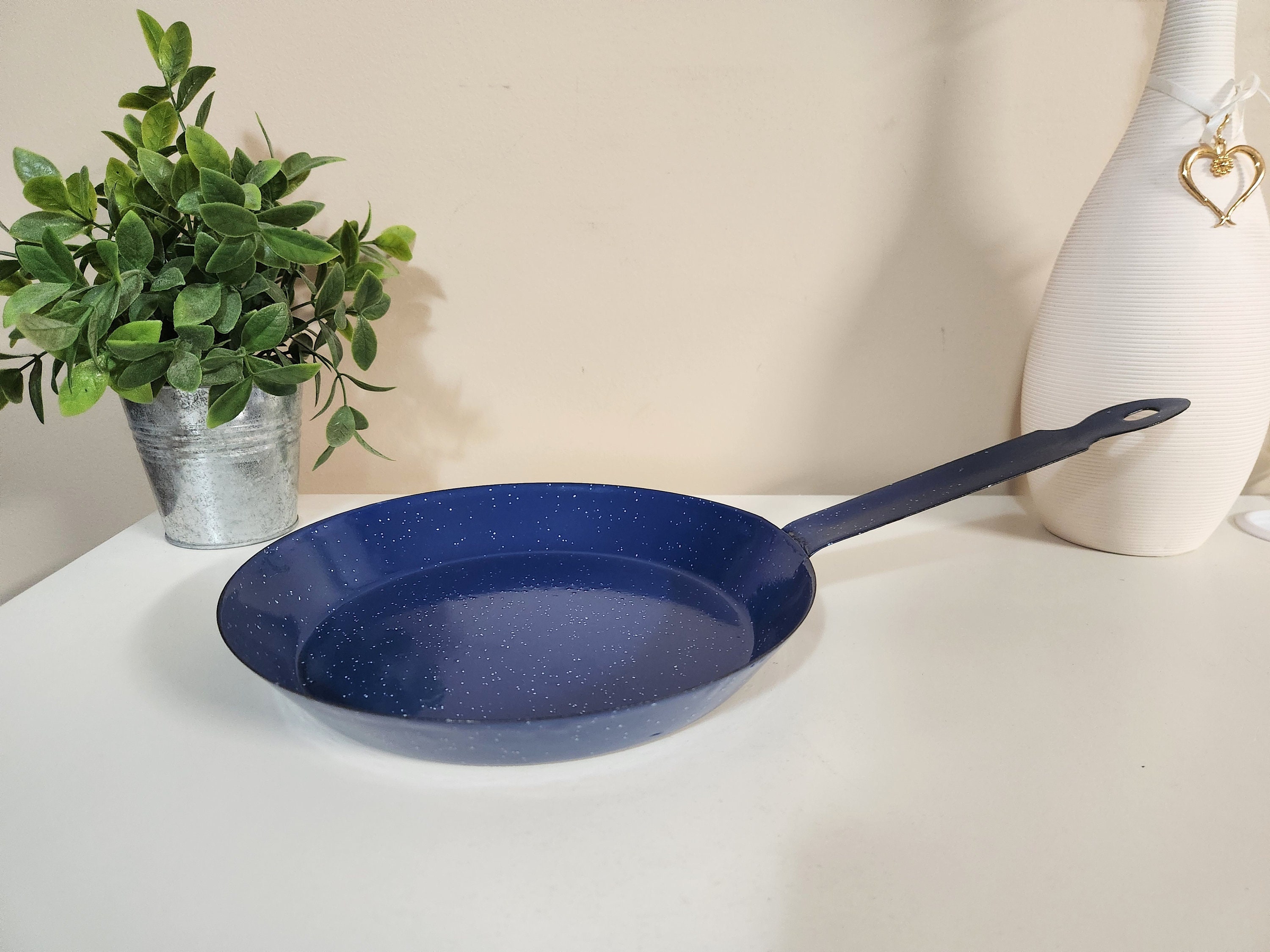 スキレット　アンティーク　ヴィンテージ Vintage Blue Speckled Enamelware Skillet / Frying Pan - Camping